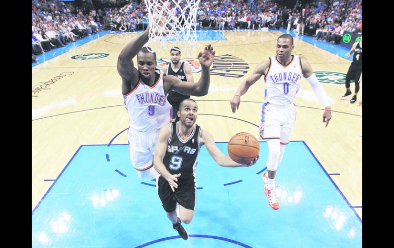 Parker se resintió de una lesión en el tobillo izquierdo en el juego seis de la final del Oeste y no jugó la segunda mitad. AP /