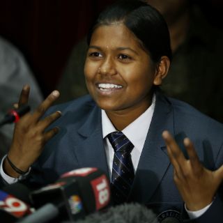 Niña de 13 años llega a la cima del Everest