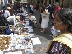 Los indígenas piden que se les permita vender su mercancía. ARCHIVO /