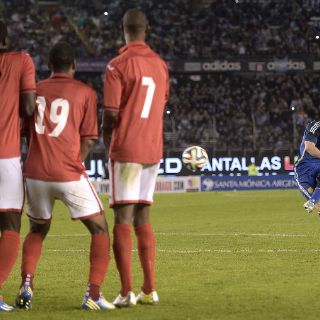 Argentina golea 3-0 a Trinidad y Tobago