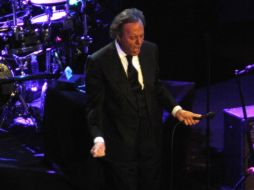 Algunos famosos asistieron para aplaudir a Iglesias en apoyo a la Fundación 'Sólo por ayudar'. ARCHIVO /