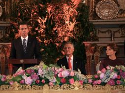 Enrique Peña Nieto da un discurso durante la cena que el presidente de Portugal ofreció en su honor. NTX /