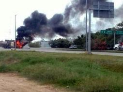 Fuerzas federales levantan un bloqueo levantado por presuntos criminales. TOMADA DE @JoseAOrtega  /