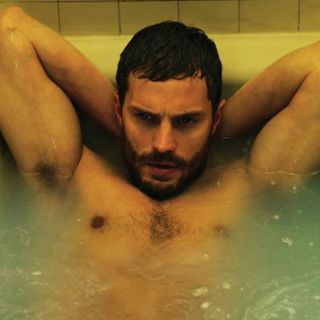 El próximo 'Christian Grey' posa en ropa interior