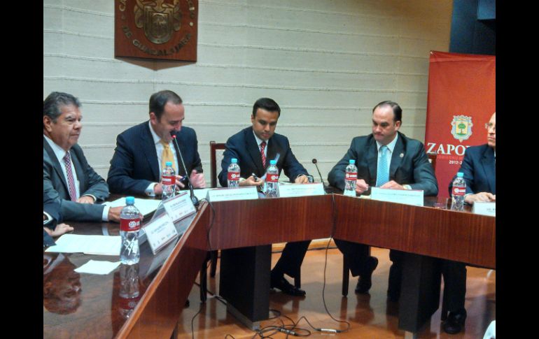 El convenio pretende crear un frente común entre las cúpulas empresariales y el municipio.  /