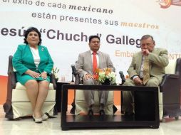 Carmen dice que ella acompañó a Jesús Gallegos al nombramiento que él recibió. ESPECIAL /