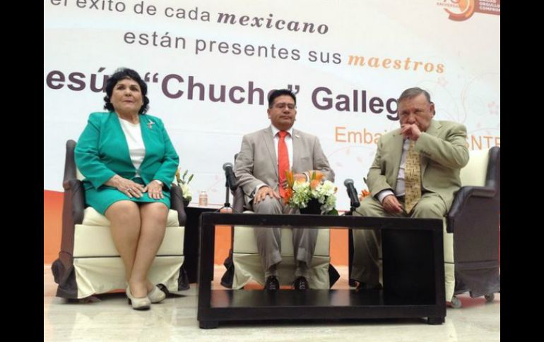 Carmen dice que ella acompañó a Jesús Gallegos al nombramiento que él recibió. ESPECIAL /