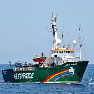 Rusia liberará barco incautado de Greenpeace