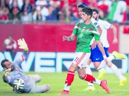 Alan Pulido tuvo una oportunidad clara de gol al '88, mas su disparo no fue bueno. Dos minutos después, Portugal definió el partido. MEXSPORT /