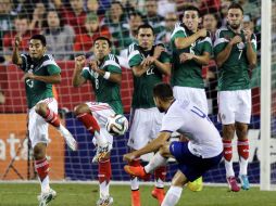 ''Vuelve la frase maldita: 'Jugamos como nunca y perdimos como siempre'', satiriza un periódico local respecto a la derrota del Tri. ARCHIVO /