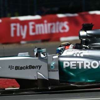 Lewis Hamilton domina las últimas vueltas libres