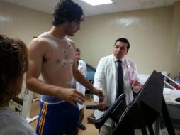 El futbolista fue sometido a exámenes médicos y físicos antes de incorporarse al equipo. Foto: @TigresOficial. ESPECIAL /