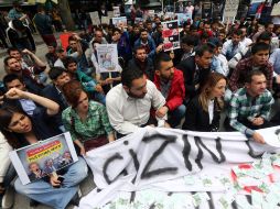 Manifestantes kurdos mantienen bloqueada una ruta desde hace dos semanas. AFP /