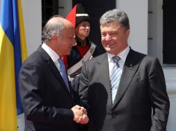 Laurent Fabius junto a el presidente Petro Poroshenko. AFP /