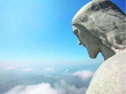 La estatua del Cristo Redentor domina el horizonte de Río de Janeiro. EFE /