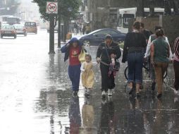 El fenómeno se debe a la baja presión en combinación con la entrada de humedad del Océano Pacífico y Golfo de México. ARCHIVO /