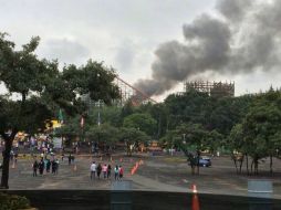 Autoridades ya controlaron el siniestro, no reportan lesionados. Twitter: @Irvs_9. ESPECIAL /