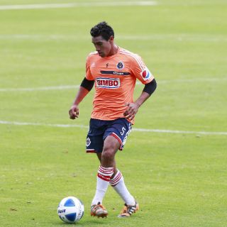 Araujo vislumbra a Chivas peleando por el campeonato
