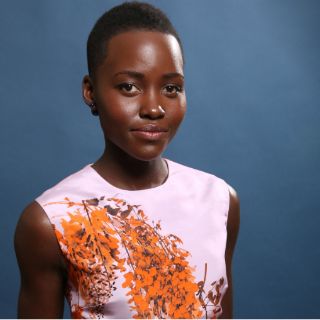 Lupita Nyong'o es condecorada en África
