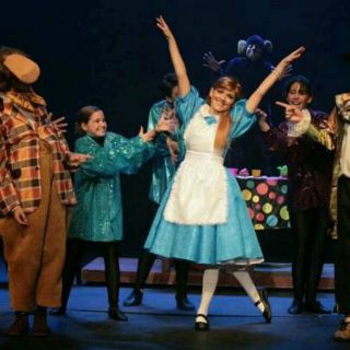 Zoraida Gómez concluye ciclo en 'Alicia en el país de las maravillas'