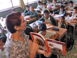 Flavio Mendoza, delegado de la Sección 47 del SNTE, señala que 'los nuevos retos orillan a la jubilación'. ARCHIVO /