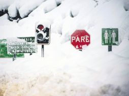 INTRANSITABLE. En la comunidad de Lonquimay, Chile, la nieve impide la circulación de personas y vehículos. EFE /