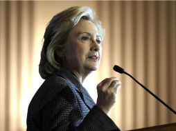 Clinton -en la foto- dice que Nicolas Sarkozy es afecto a los chismes. ARCHIVO /