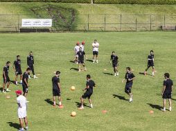 De entrenar en las canchas del club Atlas Colomos a triple sesión en la playa. ARCHIVO /