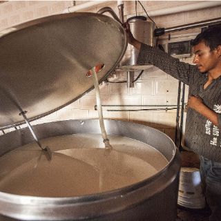 Profeco Jalisco inmoviliza más de diez mil litros de leche marca Borden