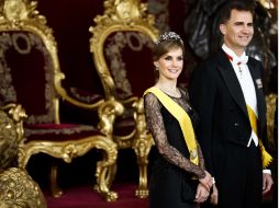El príncipe Felipe y la princesa Letizia en una cena de gala. AFP /