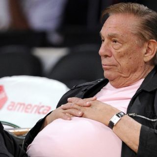 Dueño de Clippers mantiene demanda contra NBA