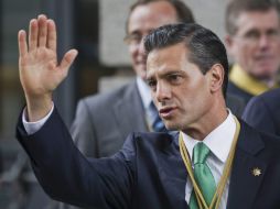 Peña Nieto saluda durante la sesión solemne celebrada en el Congreso de los Diputados con motivo de su visita oficial a España. EFE /