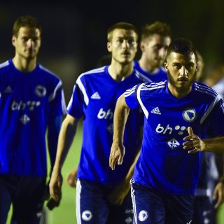 El técnico de Bosnia sufre intento de asalto