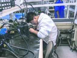 Precariedad salarial.Según el Cereal, el salario promedio de los obreros de las maquiladoras de alta tecnología es de 116 pesos diario.  /