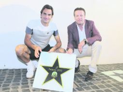 Jerarquía. Federer defiende el título del torneo de Halle, donde el director del certamen le entregó una estrella ayer. EFE /