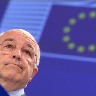 La UE investiga impuestos de Apple, Starbucks y Fiat