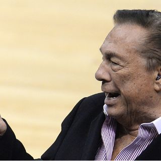 Dueño de Clippers y su esposa, en lucha por el equipo