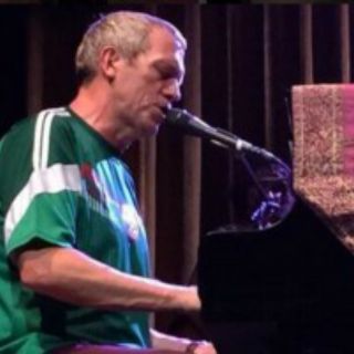 Hugh Laurie conquista al público mexicano con su buen humor