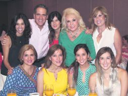 Entre amigos. Ani Plasencia, Ismael Hernández, Karla Plasencia, La Güera Salas, Anabella Hernández, Marcela Guizar, Claudia Hernández.  /
