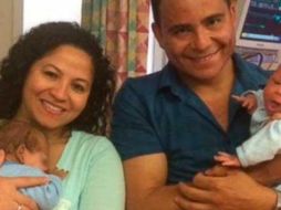 Lindalva DaSilva, con sus bebés, Alexandre y Ronaldo. ESPECIAL /