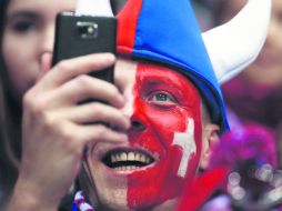 Los fanáticos tendrán la opción de seguir la evolución de los cotejos vía celular, si así lo desean. AP /