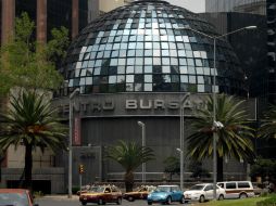 En el interior de la bolsa se negocia un millón 078 mil títulos por un monto económico de 64.9 millones de pesos. ARCHIVO /