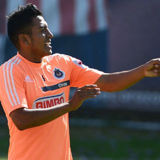 Omar Esparza luchará por titularidad en Chivas