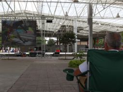 En el Parque San Jacinto, aficionados del futbol disfrutaban del partido.  /