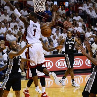Spurs apalean al Heat y se colocan a un paso de la gloria
