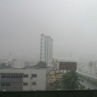 Llueve con intensidad a horas del México-Camerún