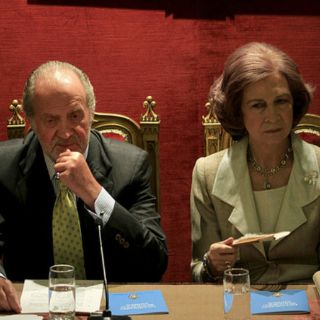 Juan Carlos y Sofía tendrán título honorífico de reyes tras abdicación