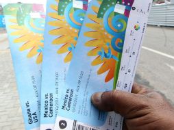 Las entradas falsas sólo se diferenciaban de las verdaderas por que no tenían el chip electrónico que debe ser escaneado a la entrada. NTX /