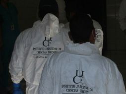 Forenses acudieron a recoger los cuerpos. ARCHIVO /