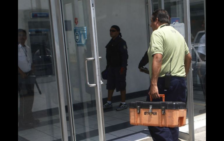 Al lugar acudió un agente del Ministerio Público para iniciar las investigaciones del caso. ARCHIVO /